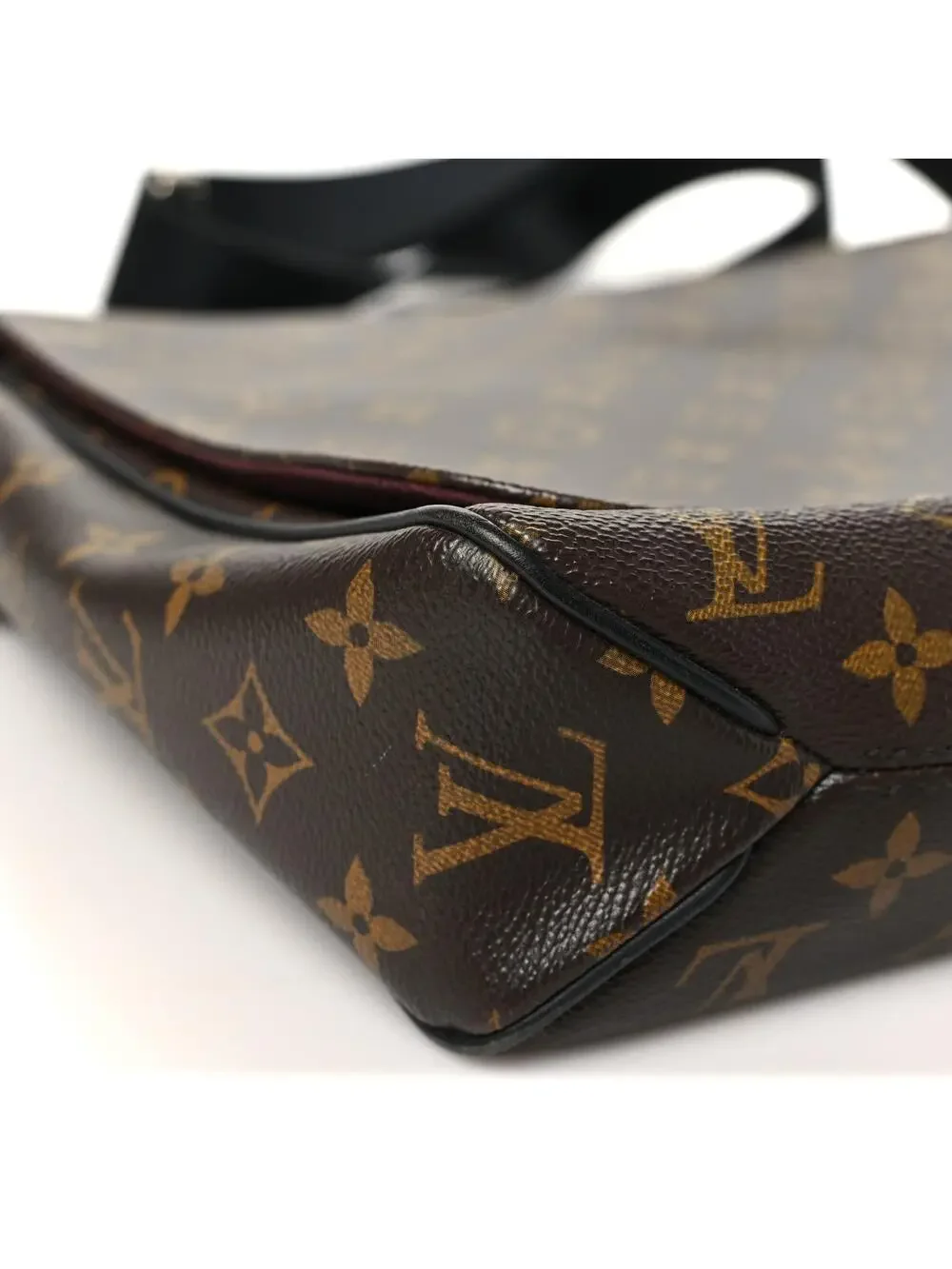 Louis Vuitton discover timeless